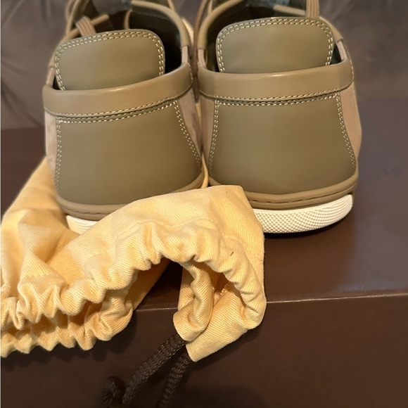 🔥NIB Louis Vuitton shoes unisex size 8 comes with Posh COA🔥 - Picture 8 of 12